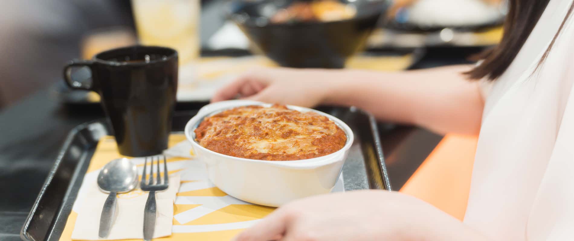 全線餐廳停止提供發泡膠食物容器及膠餐具